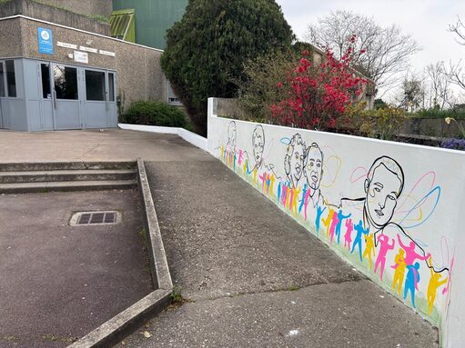Photo Fresque Entrée Lycée.jpeg